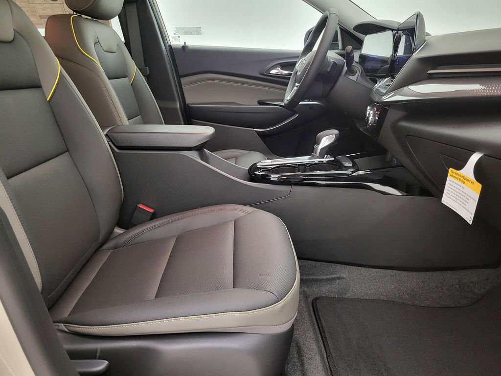 New 2026 Chevrolet Trax LS FWD image 31