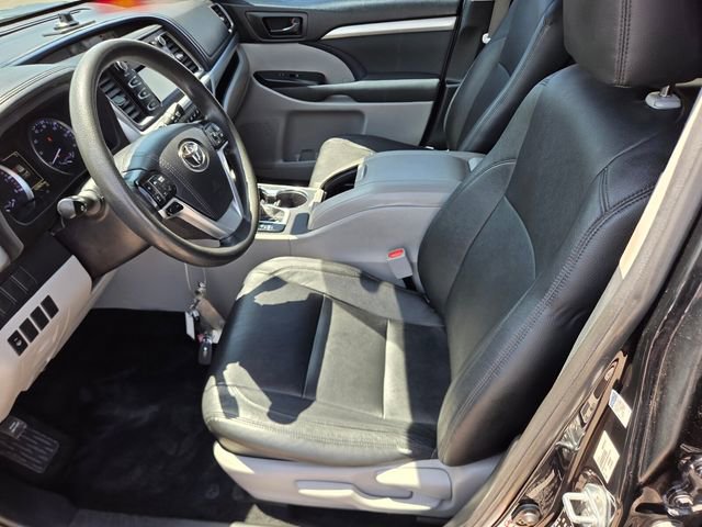 Used 2019 Toyota Highlander LE w/ Carpet Mat Package (TMS) FWD image 10