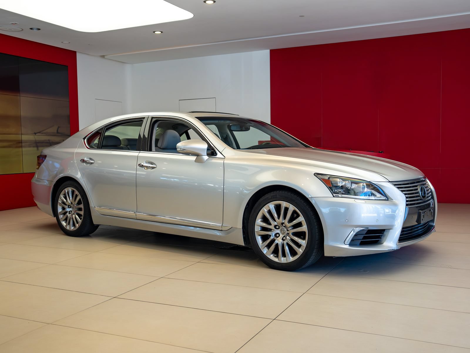 Used 2016 Lexus LS 460 w/ Comfort Package RWD image 1