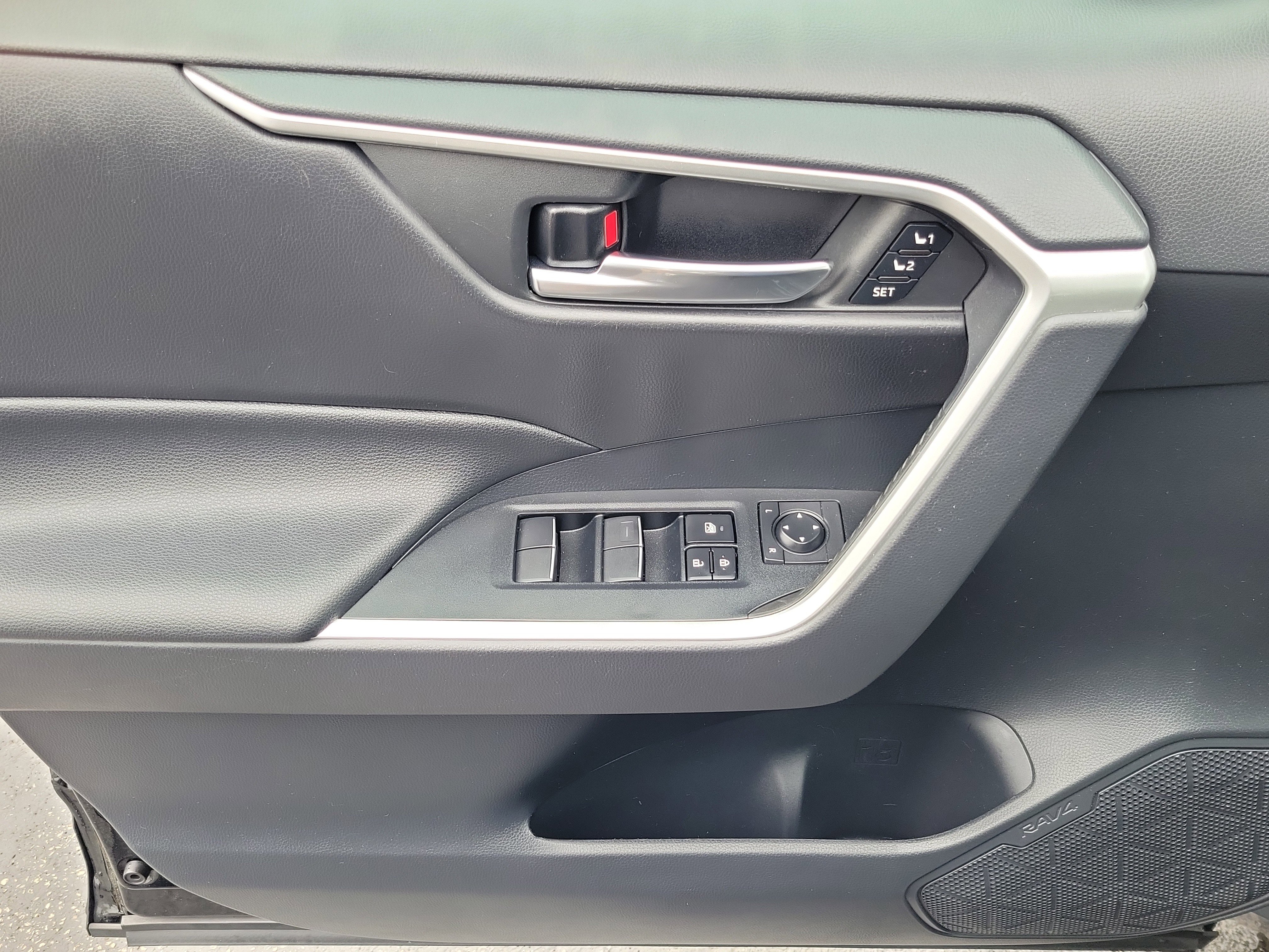 Certified 2019 Toyota RAV4 XLE Premium AWD/4WD image 20