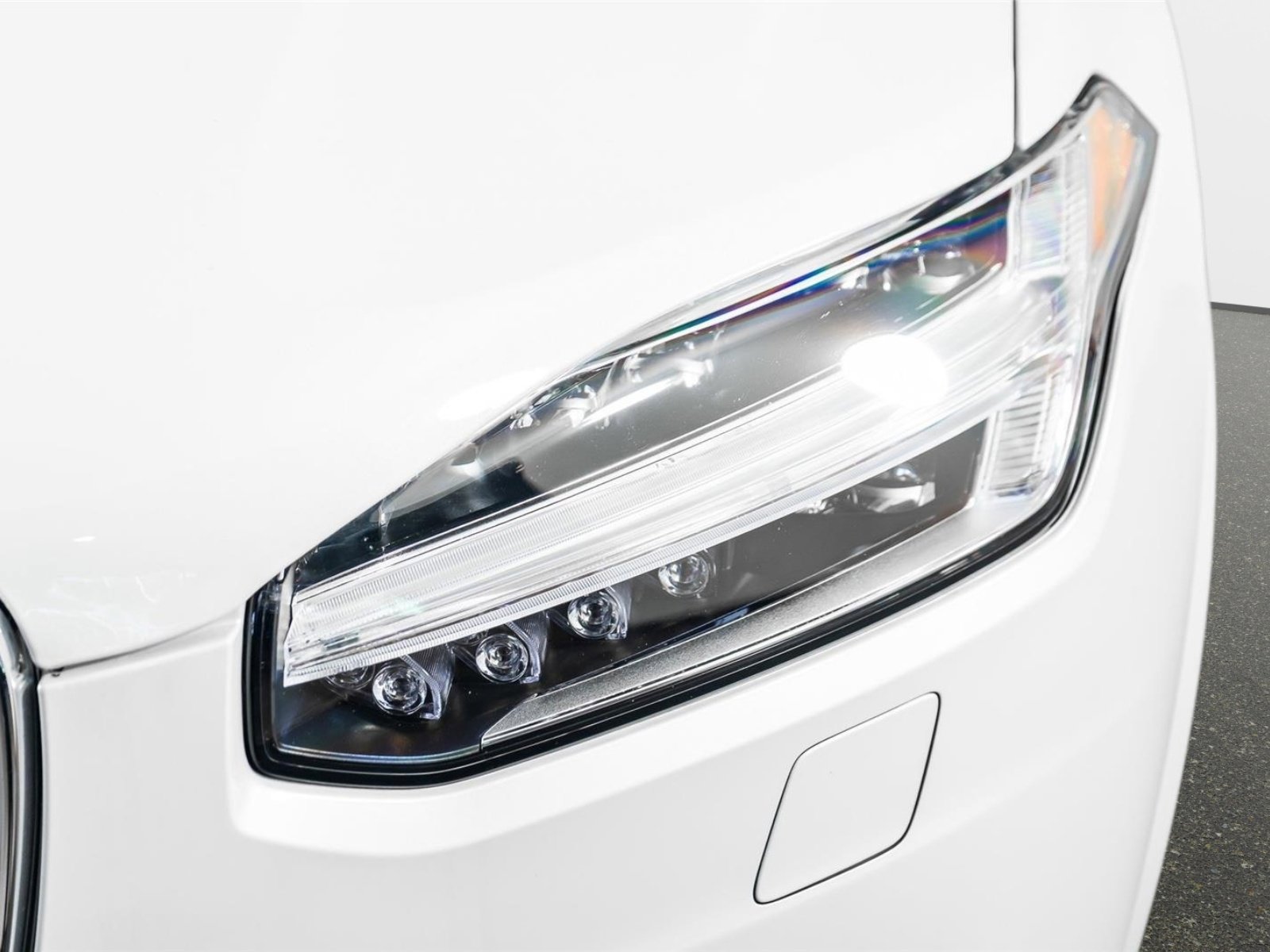 Used 2025 Volvo XC90 B6 Ultra w/ Protection Package Premier image 23