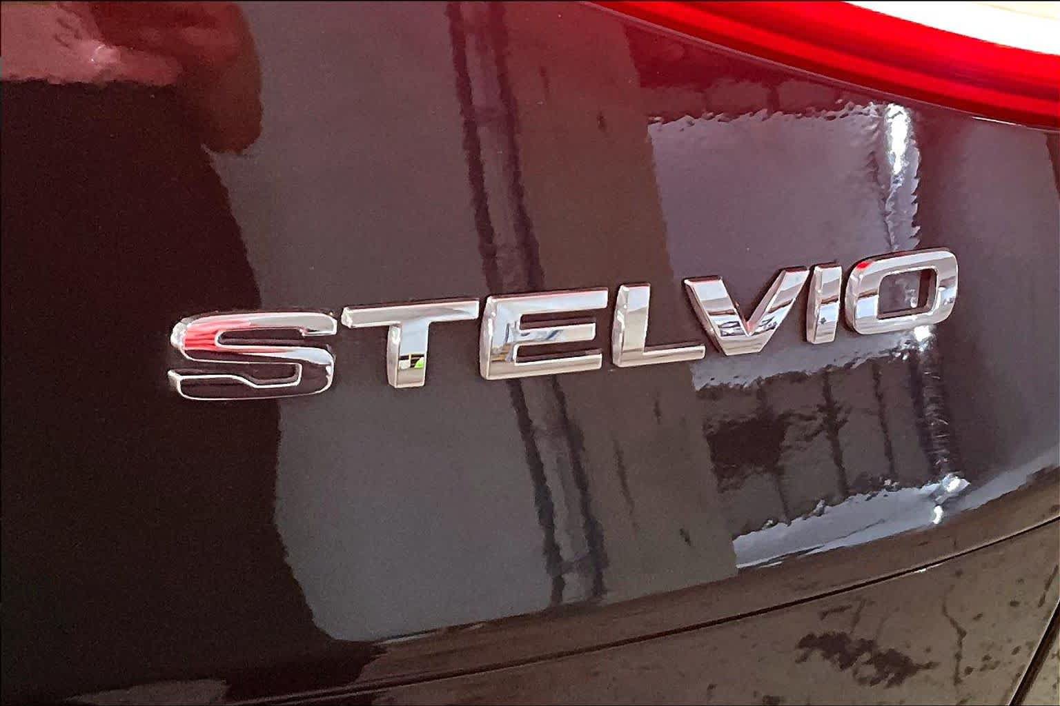 Used 2020 Alfa Romeo Stelvio Ti Lusso AWD/4WD image 10