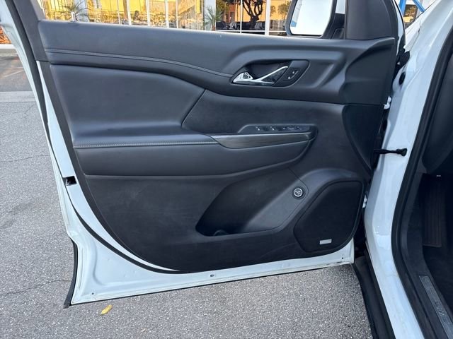 Certified 2023 GMC Acadia SLT image 10