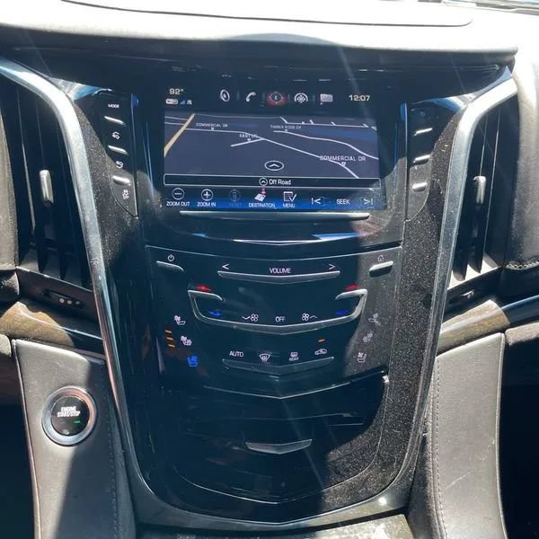Used 2017 Cadillac Escalade ESV Platinum AWD/4WD image 29
