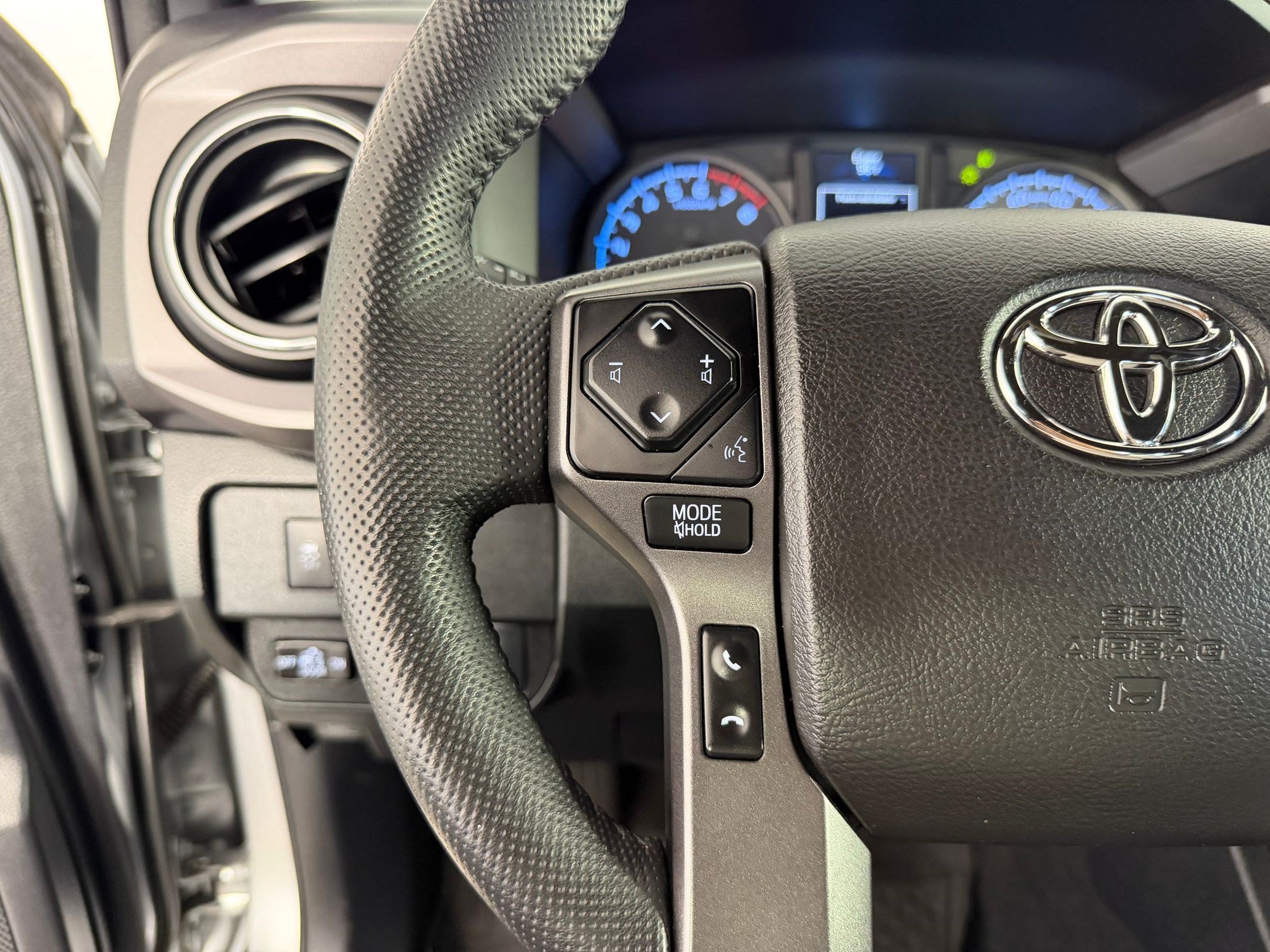 Used 2022 Toyota Tacoma TRD Off-Road RWD image 15