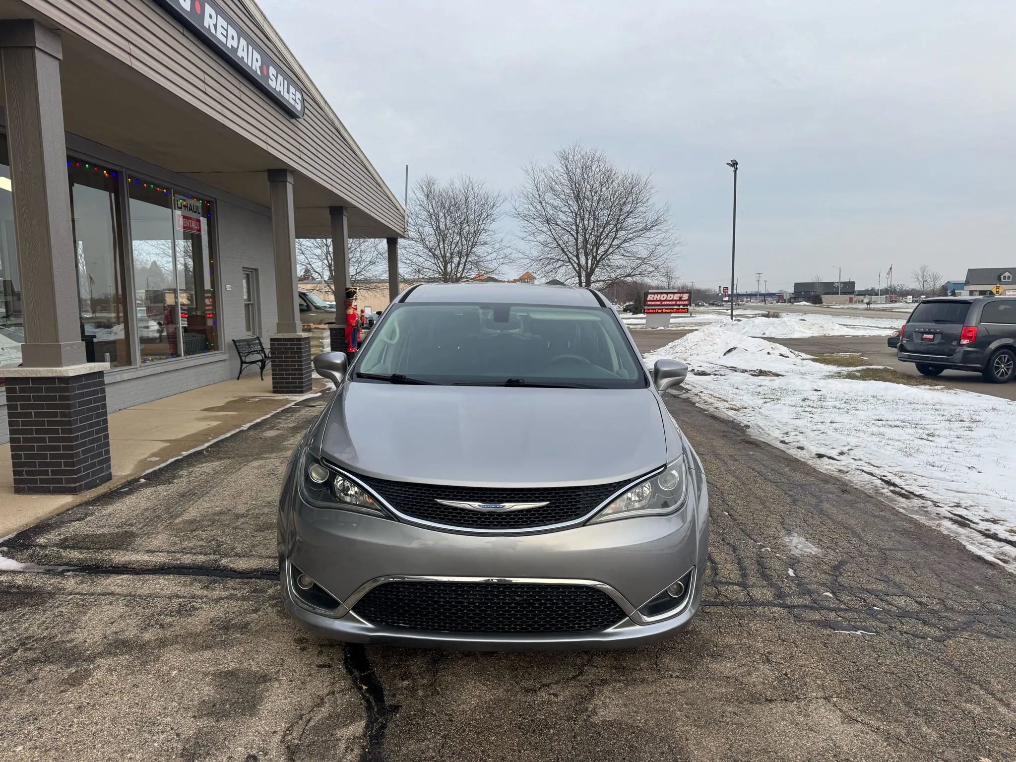 Used 2018 Chrysler Pacifica Touring Plus image 8