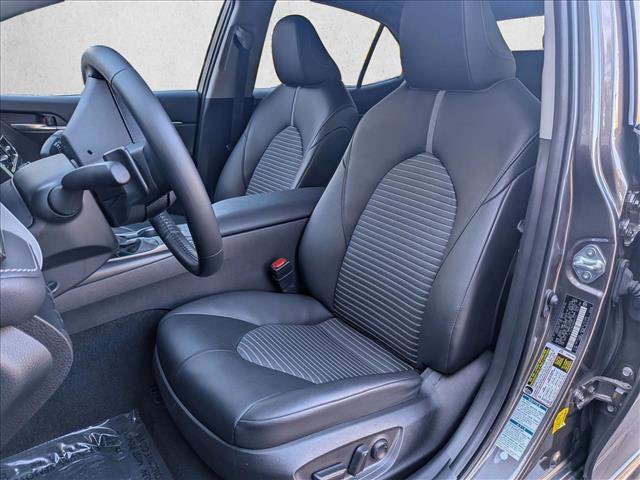 Used 2021 Toyota Camry SE w/ Cold Weather Package image 15