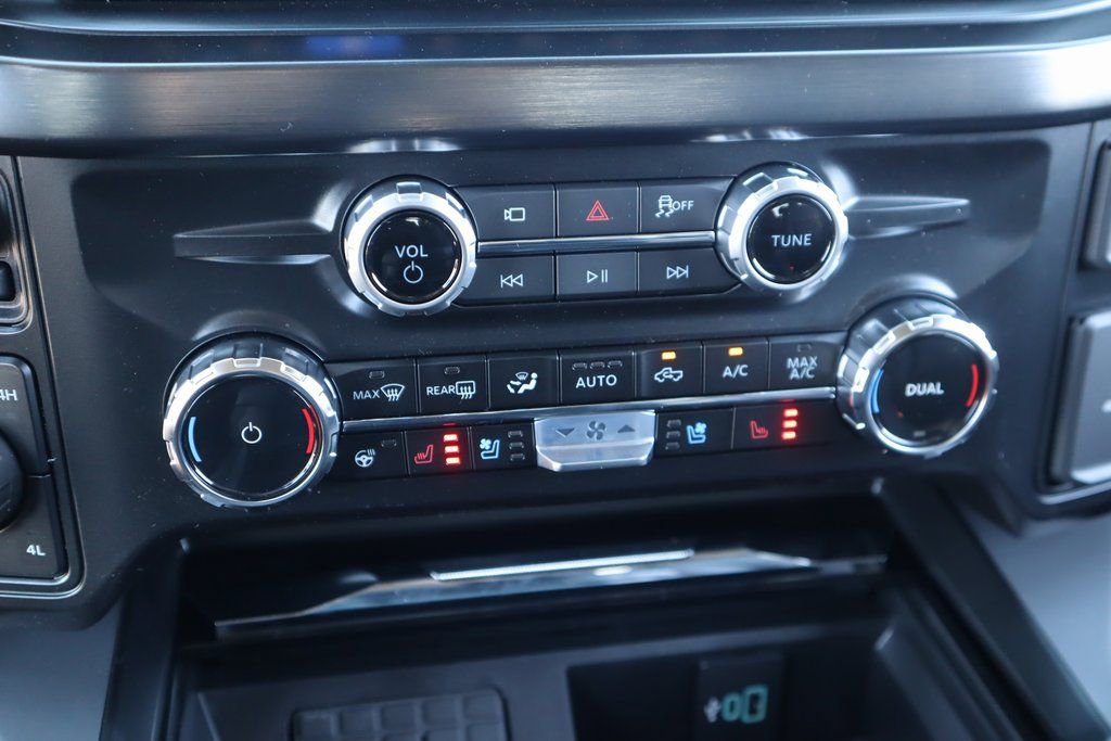 New 2026 Ford F250 Lariat w/ Black Appearance Package image 8