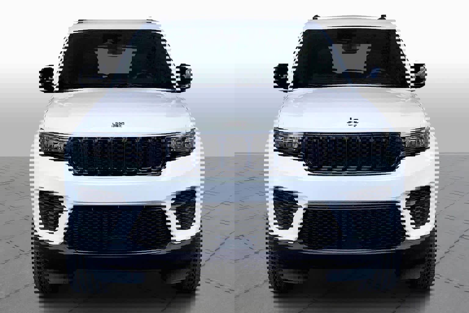 Used 2023 Jeep Grand Cherokee Altitude image 3