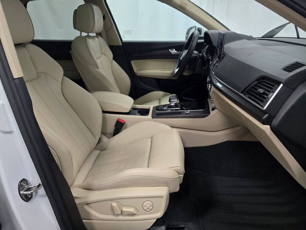 Certified 2025 Audi Q5 2.0T Premium Plus image 28