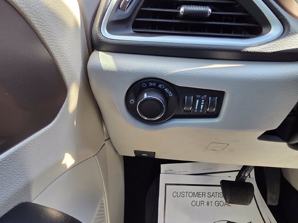 Used 2023 Chrysler Voyager LX FWD image 32