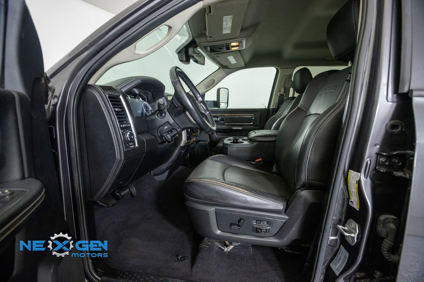 Used 2016 RAM 2500 Laramie w/ Sport Appearance Group AWD/4WD image 11