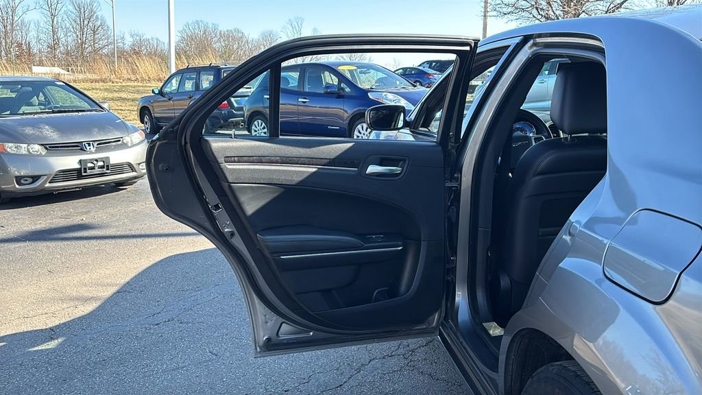 Used 2011 Chrysler 300 Limited image 28