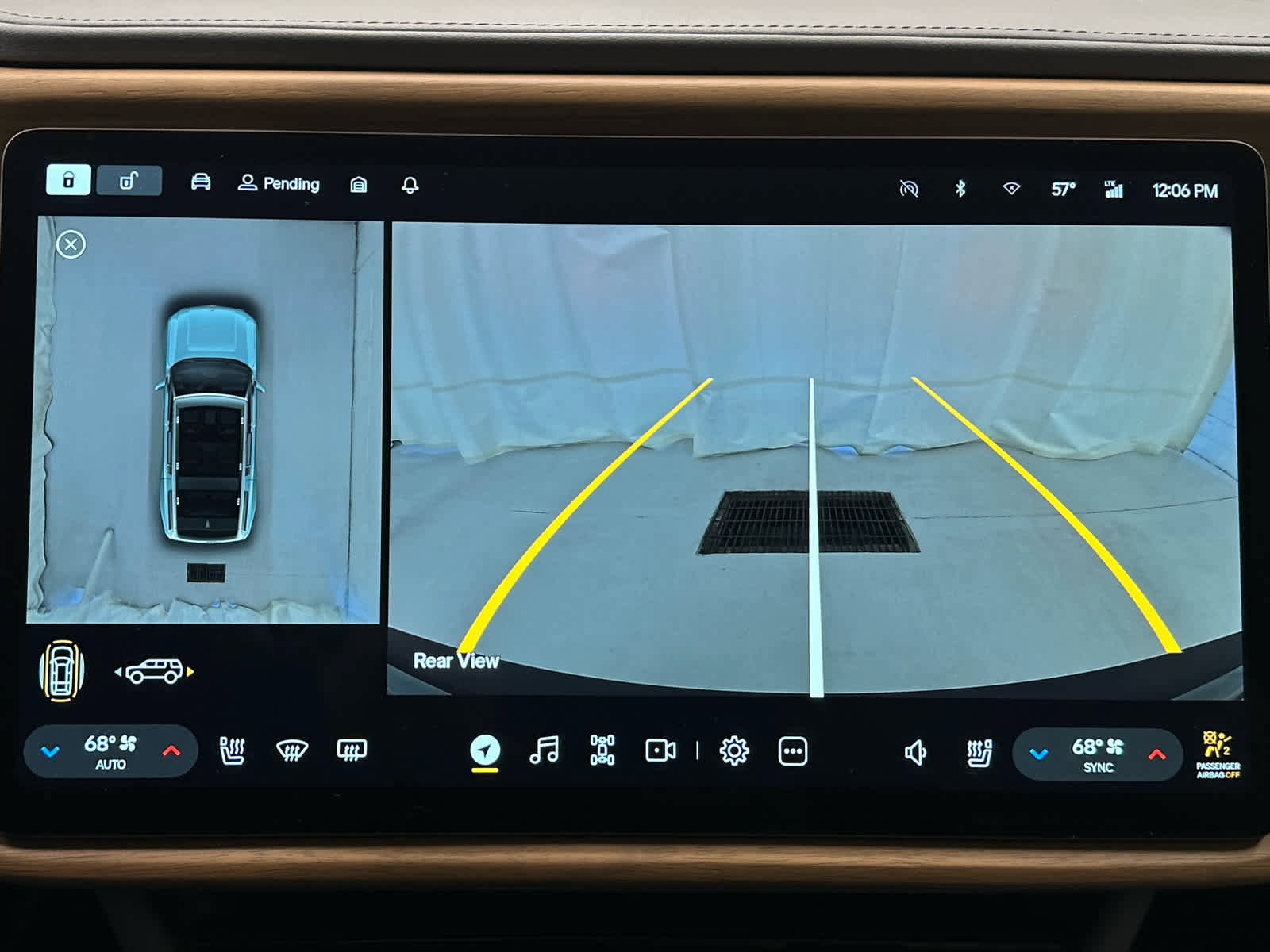 Used 2026 Rivian R1S Premium image 36