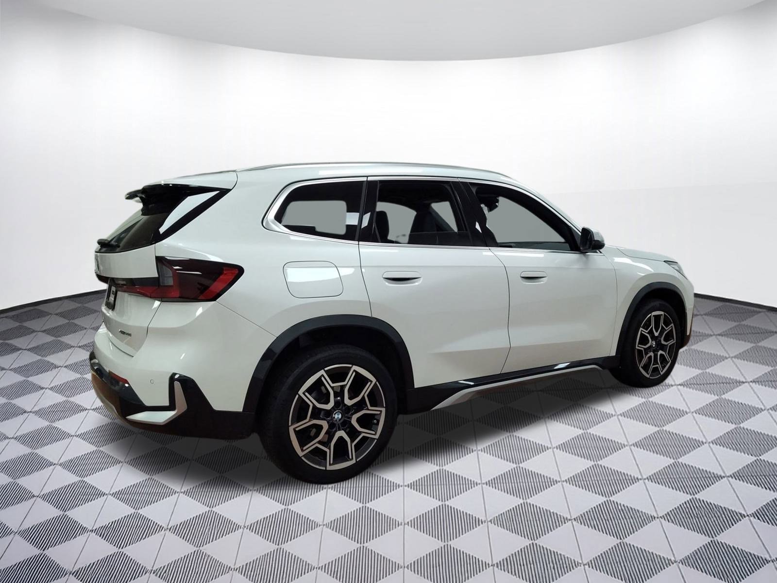 Used 2024 BMW X1 xDrive28i w/ Premium Package image 8