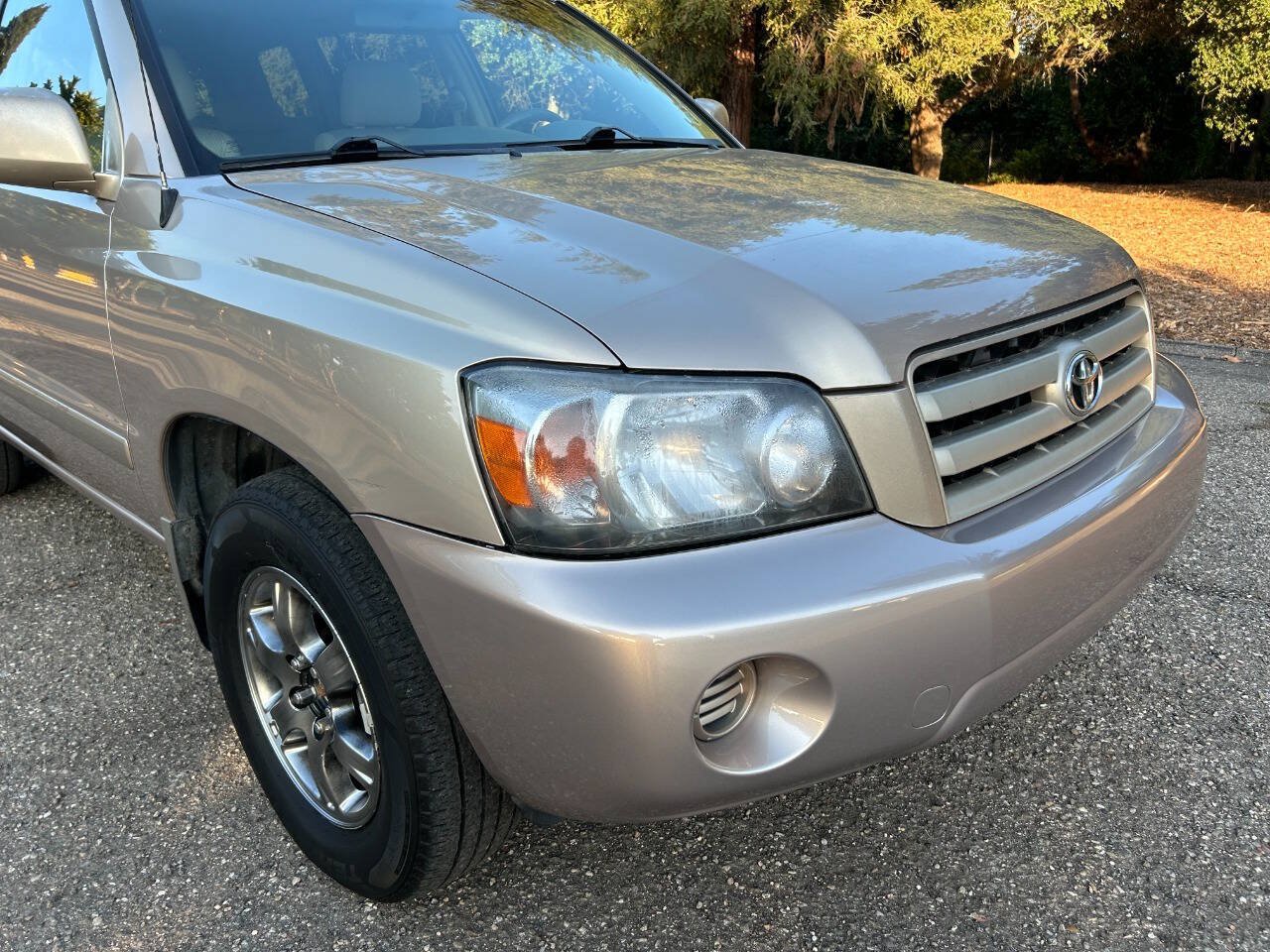 Used 2004 Toyota Highlander 4WD V6 w/ Preferred Pkg image 12