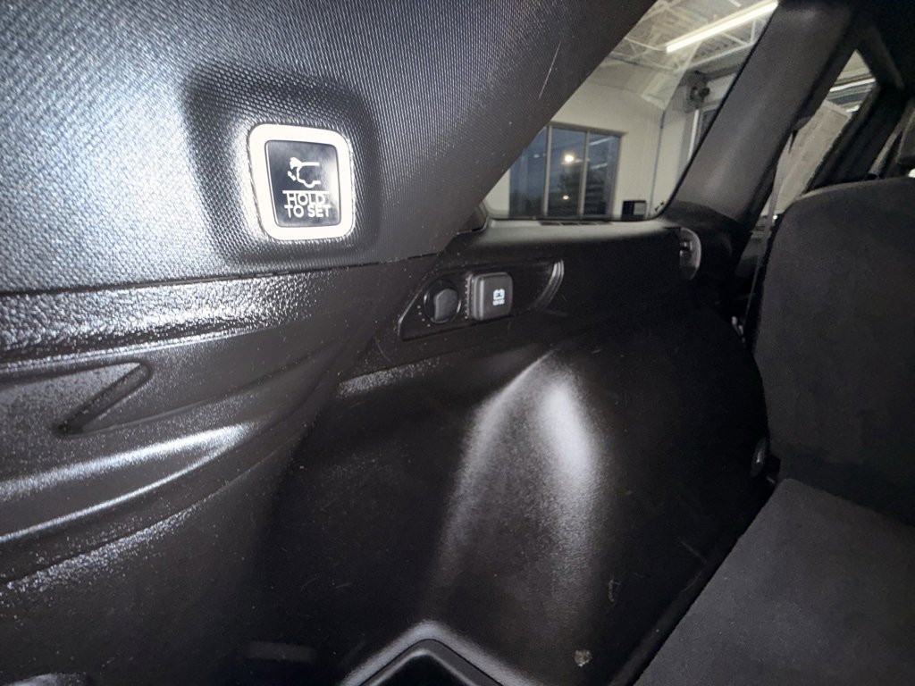 Certified 2025 Jeep Grand Cherokee Altitude image 12