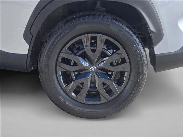 Used 2024 Toyota Corolla Cross L image 22