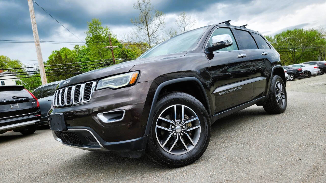 Used 2017 Jeep Grand Cherokee Limited w/ Luxury Group II AWD/4WD image 2