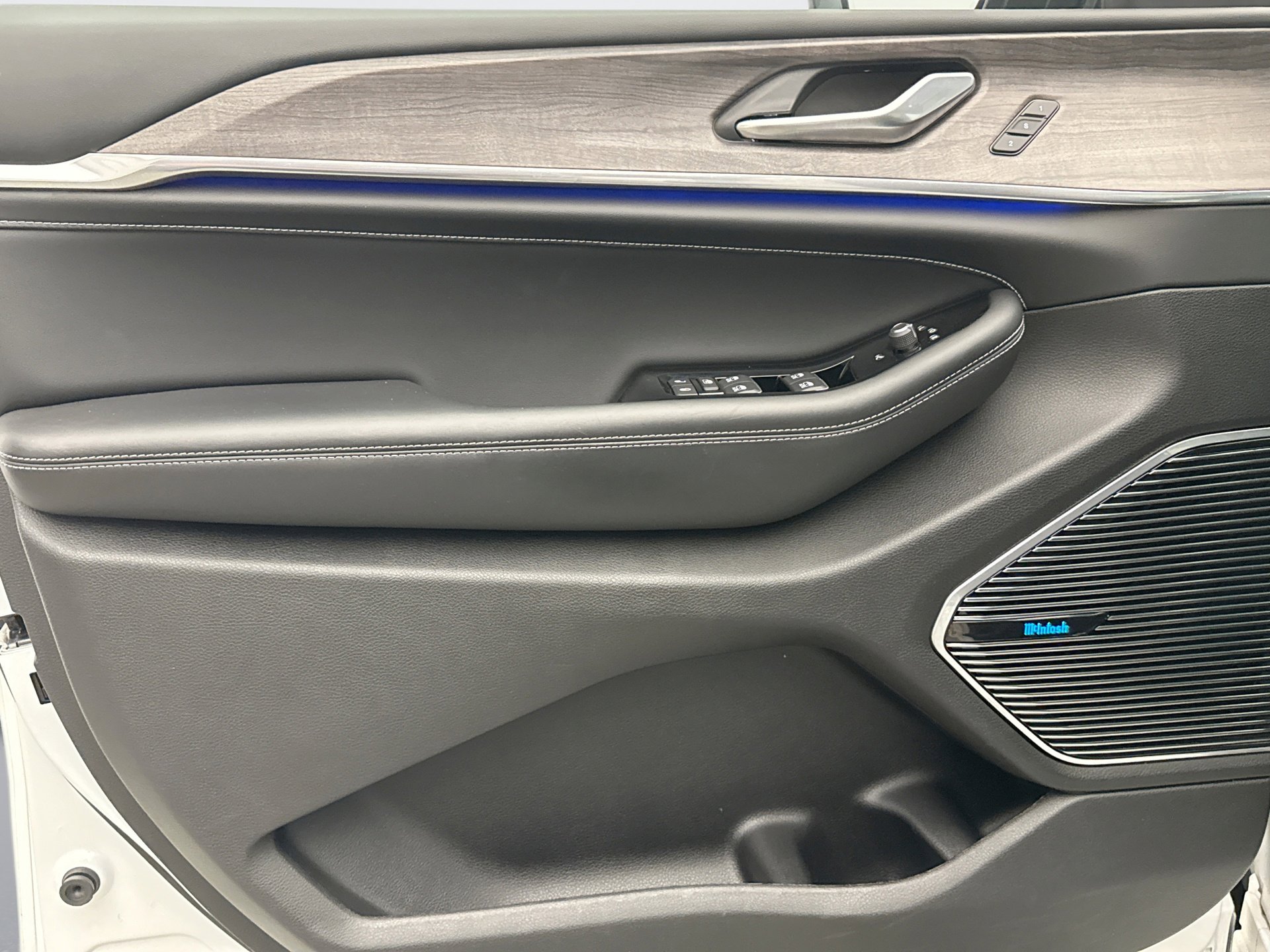 Used 2022 Jeep Grand Cherokee Overland image 9