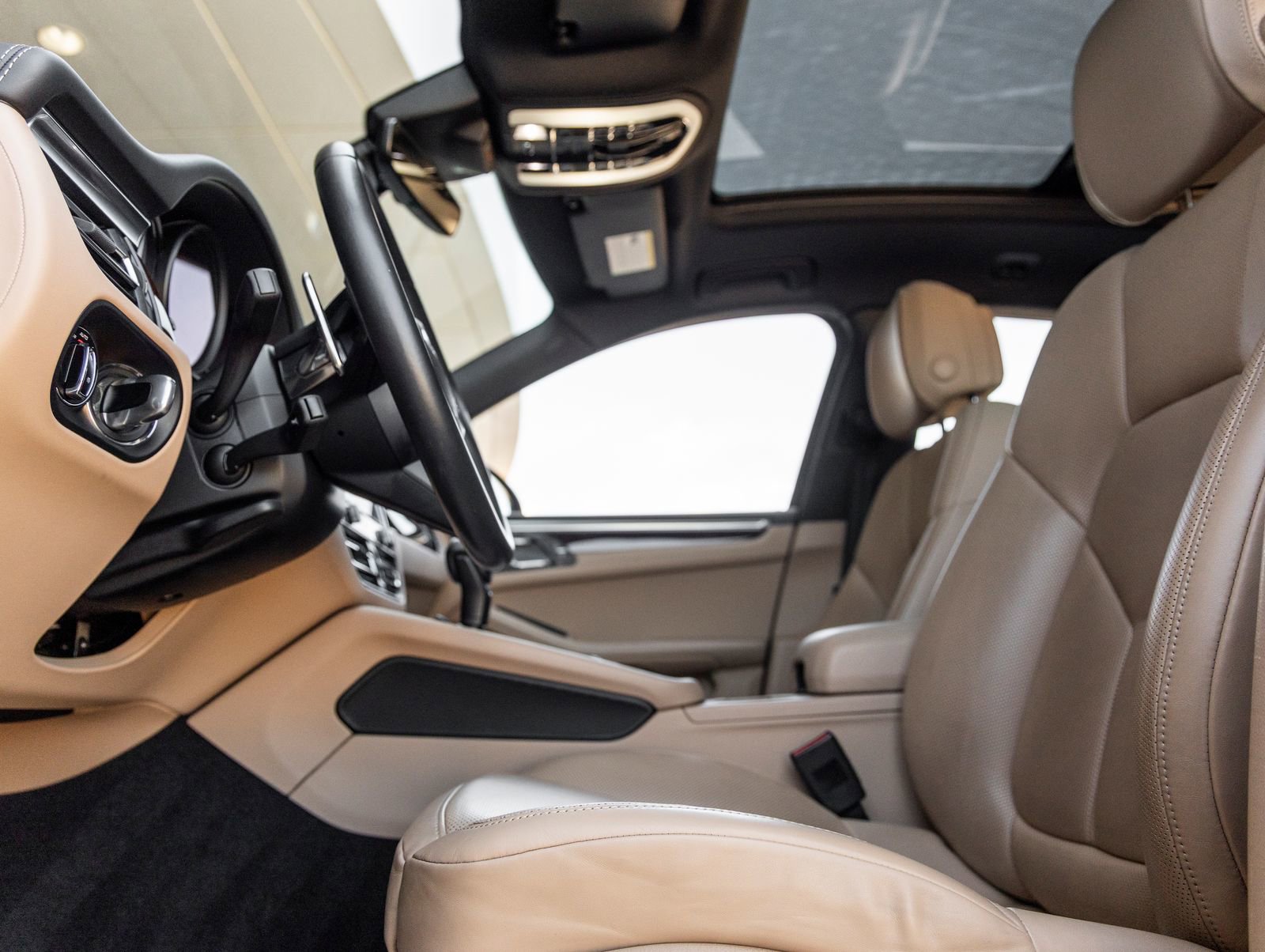 Certified 2023 Porsche Macan image 24