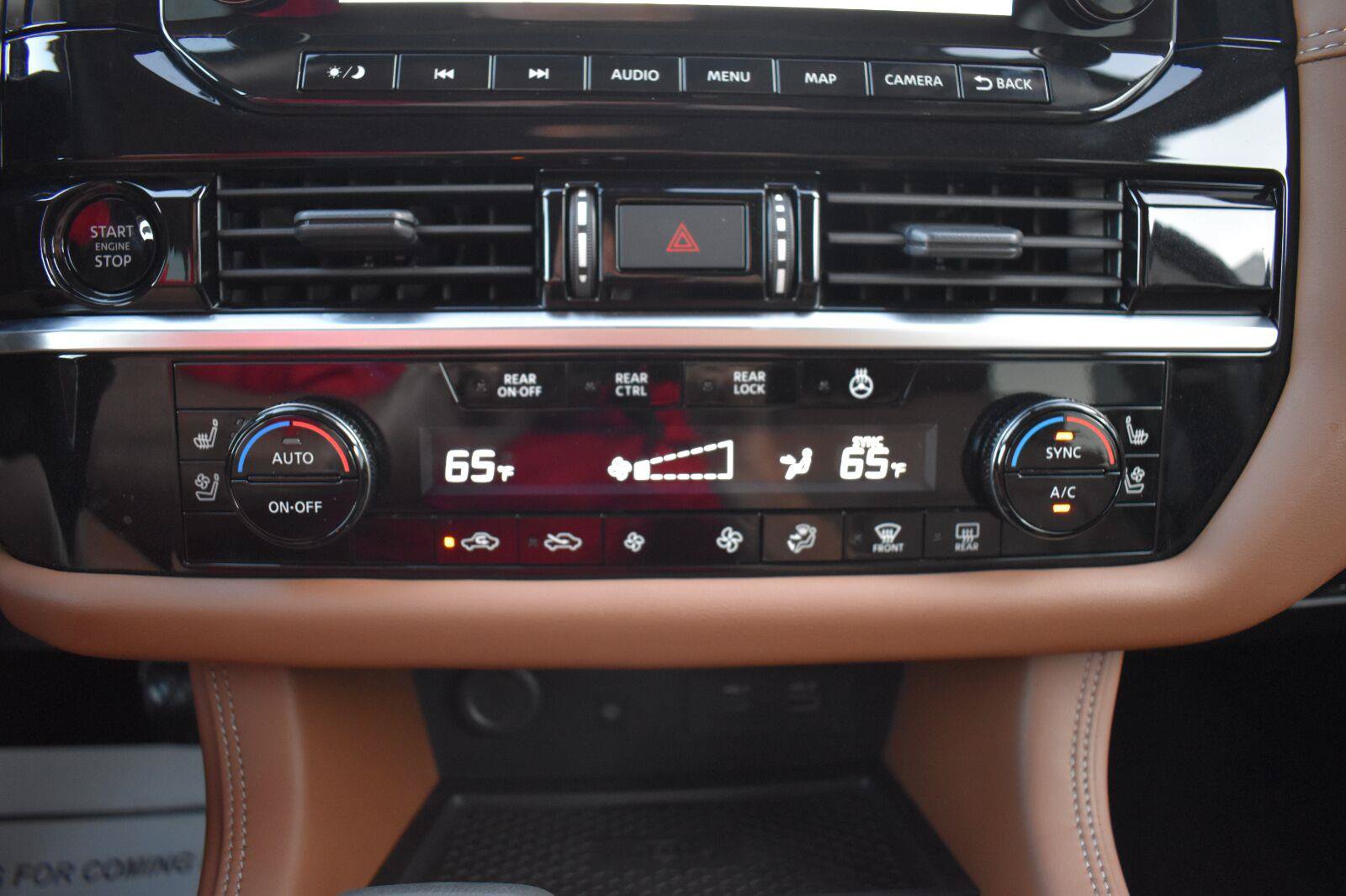 Used 2025 Nissan Pathfinder Platinum w/ Black Appearance Package FWD image 45