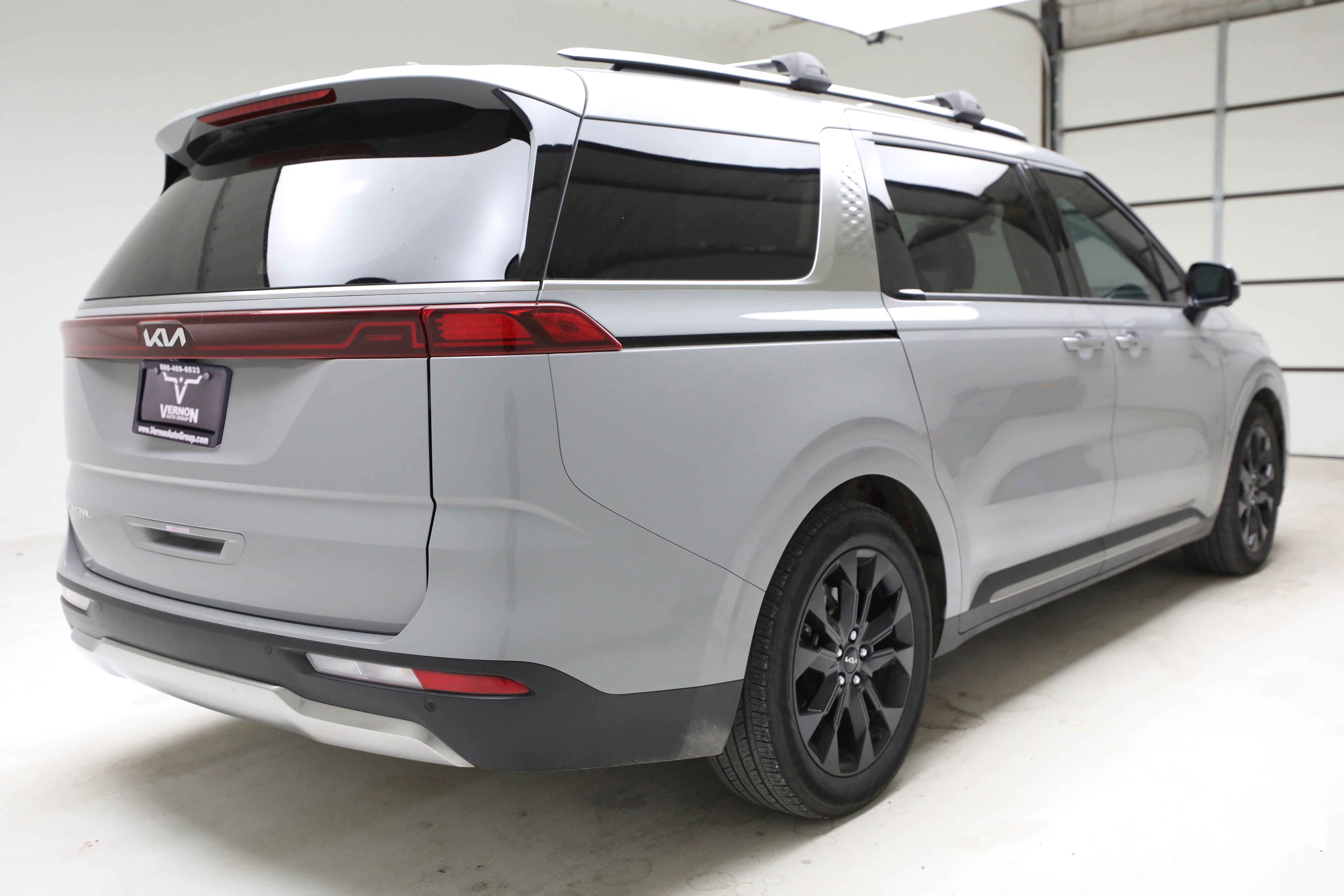 Used 2024 Kia Carnival SX Prestige image 4