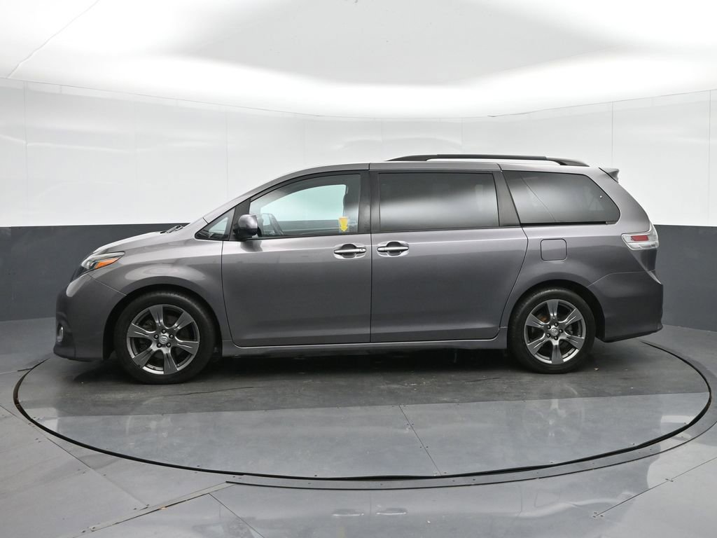 Used 2017 Toyota Sienna SE w/ SE Preferred Package image 4