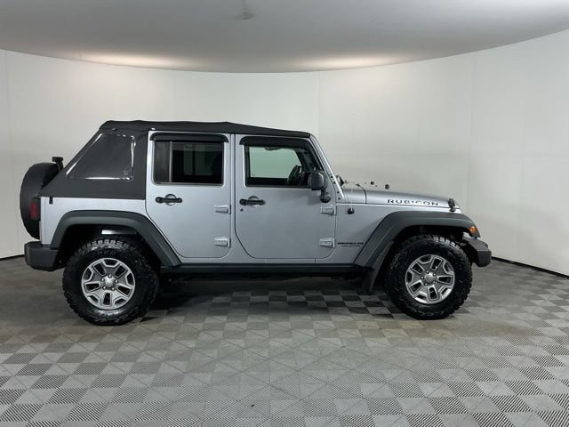Used 2015 Jeep Wrangler Unlimited Rubicon w/ Connectivity Group AWD/4WD image 4