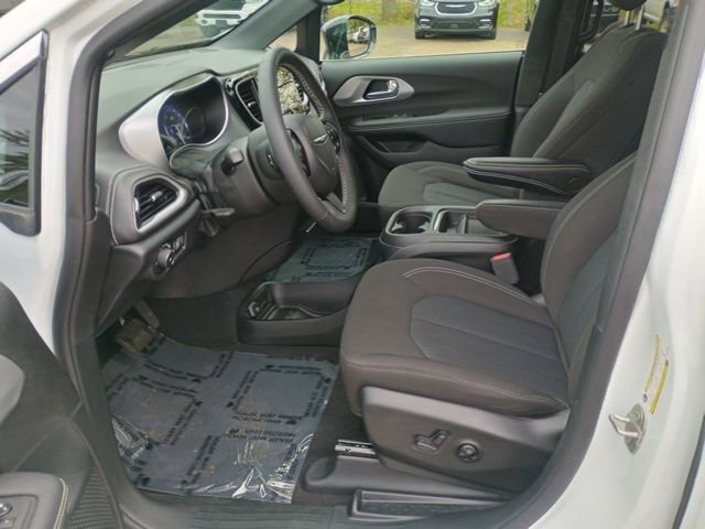 Used 2024 Chrysler Pacifica Touring FWD image 23