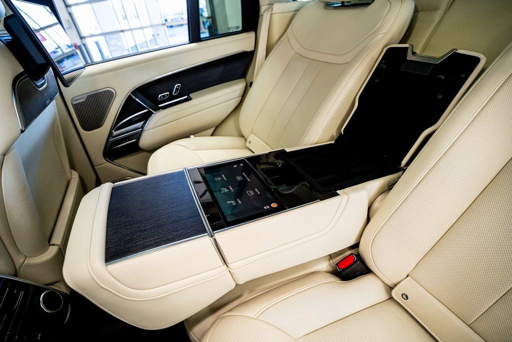Used 2024 Land Rover Range Rover Autobiography image 59
