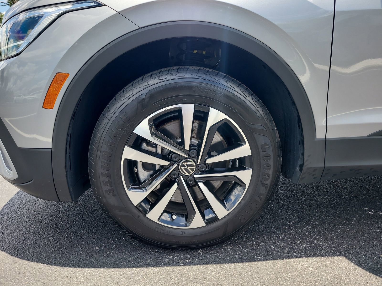 Used 2024 Volkswagen Tiguan S image 10