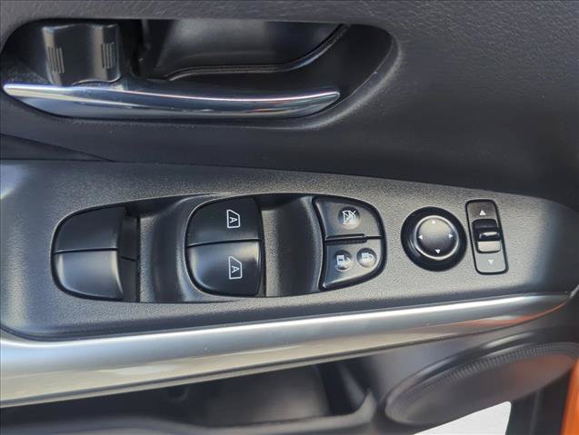 Used 2020 Nissan Kicks SR w/ SR Premium Package FWD image 11