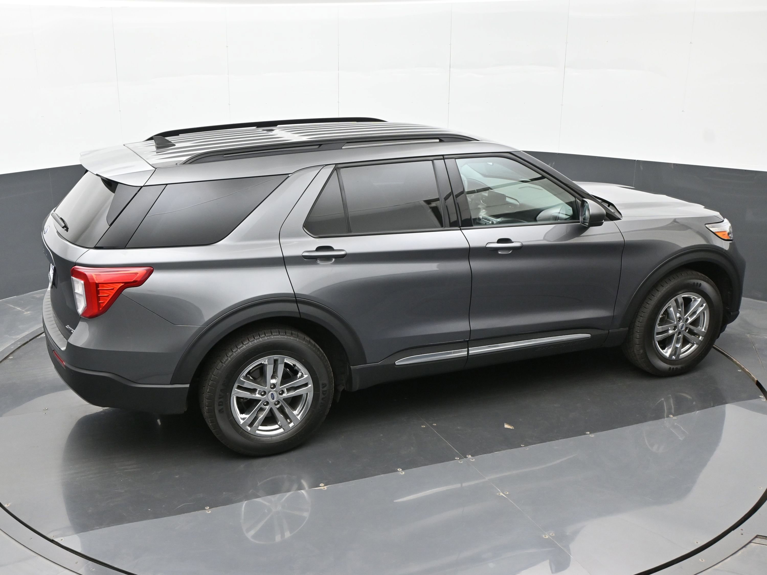 Used 2023 Ford Explorer XLT w/ Equipment Group 202A AWD/4WD image 33