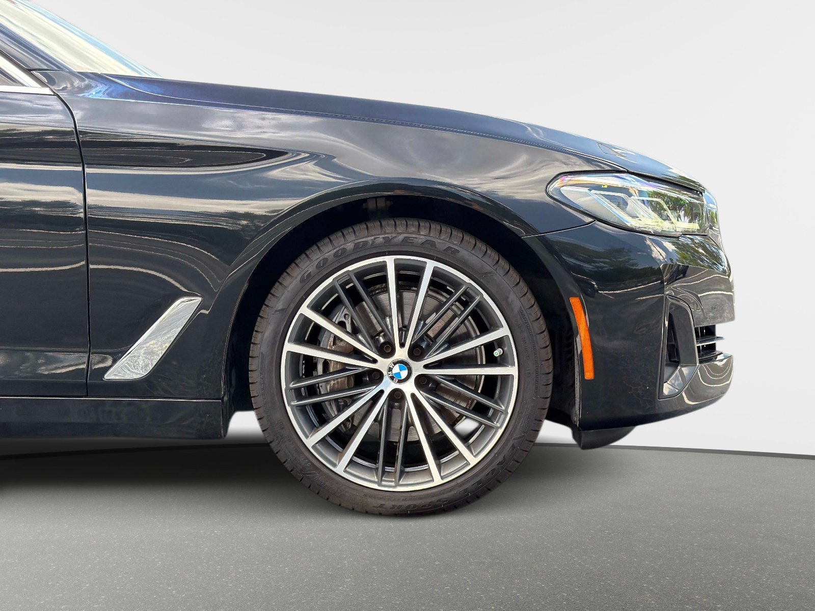 Used 2023 BMW 540i xDrive w/ Premium Package AWD/4WD image 22