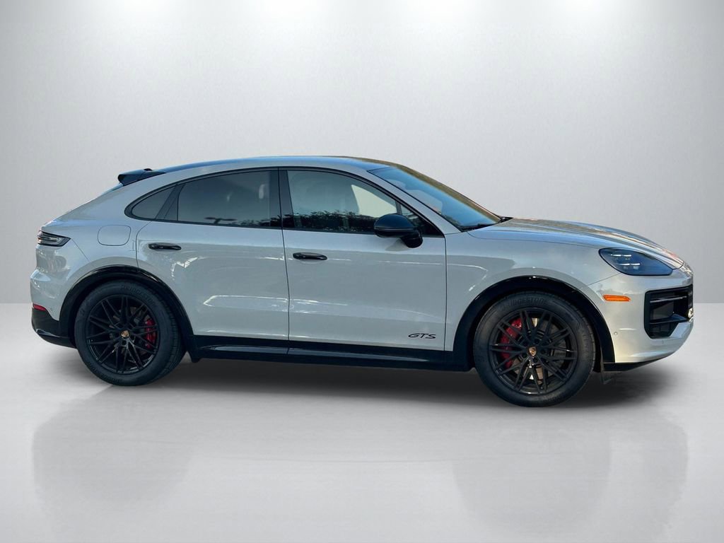 Used 2025 Porsche Cayenne GTS AWD/4WD image 4