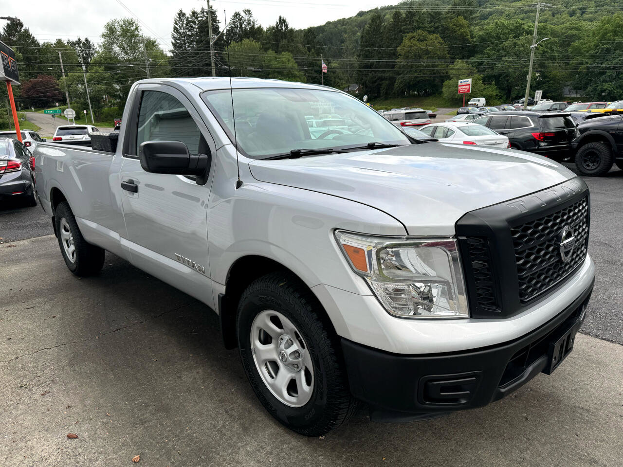 Used 2018 Nissan Titan S image 3