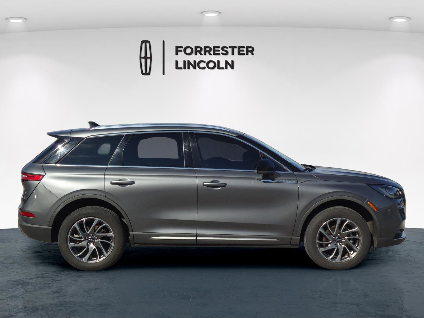 Used 2021 Lincoln Corsair Standard w/ Equipment Group 101A AWD/4WD image 2