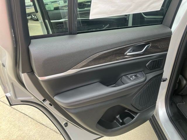 New 2026 Jeep Grand Cherokee Limited w/ Limited Altitude Package AWD/4WD image 23