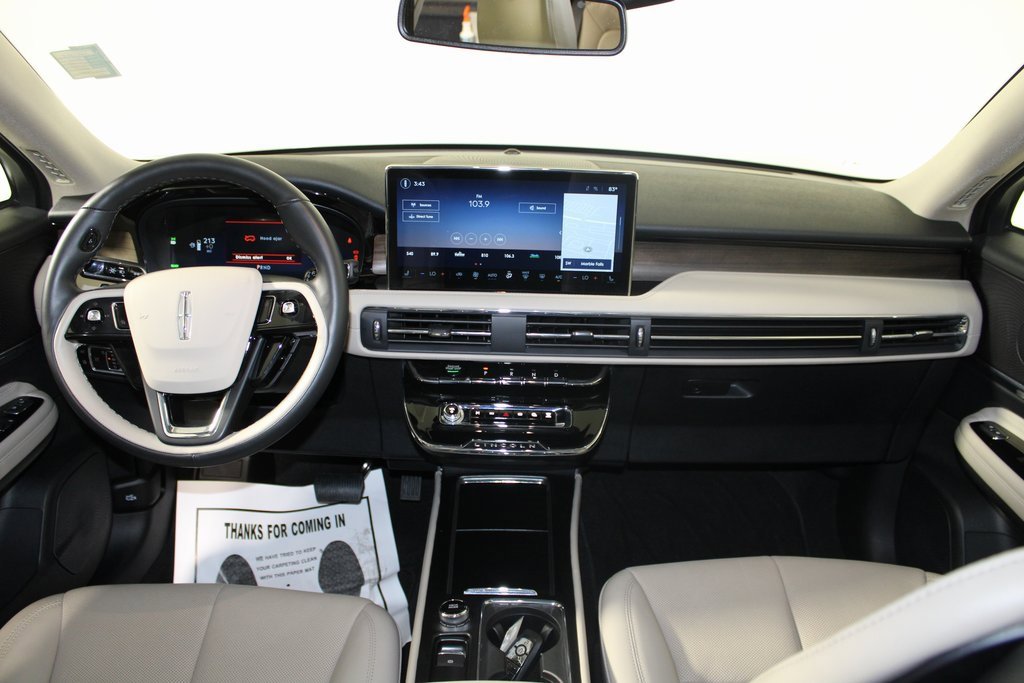 Used 2025 Lincoln Corsair Grand Touring image 13