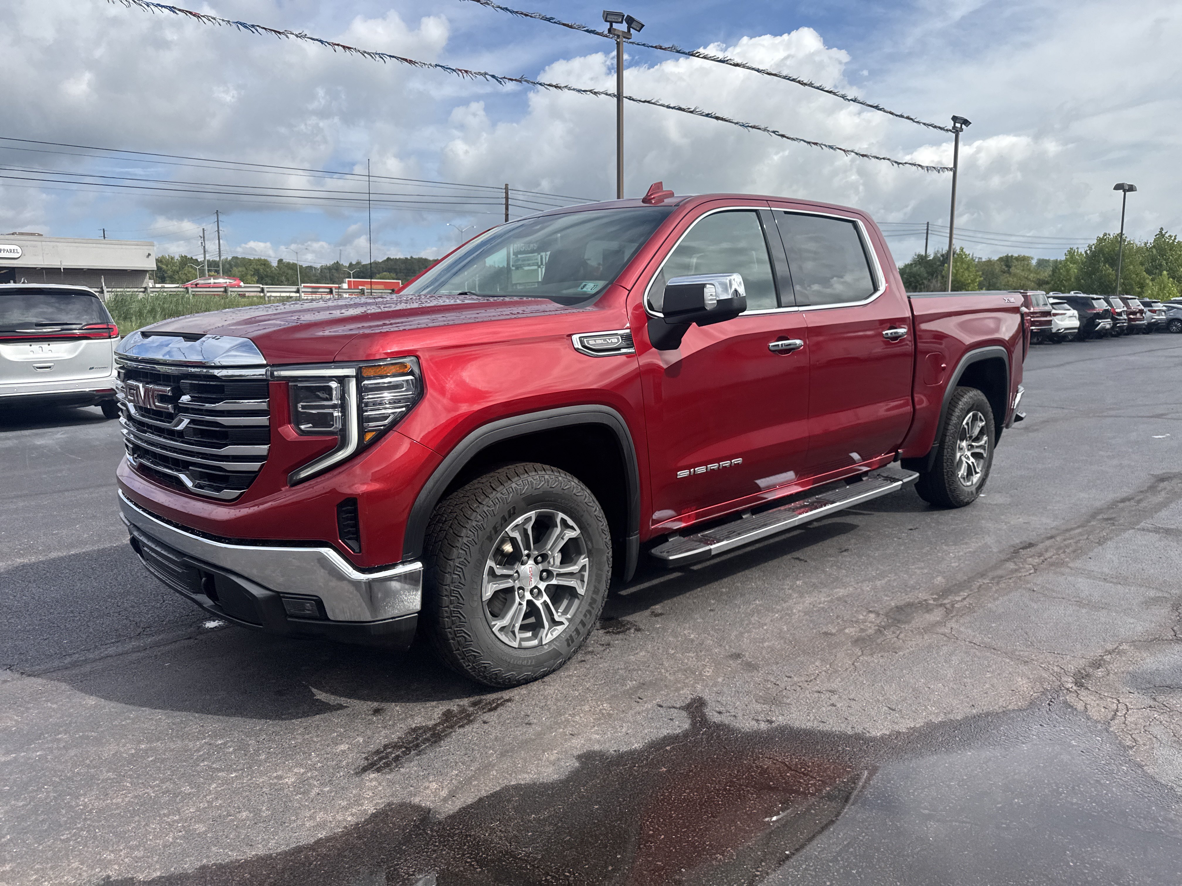 Used 2023 GMC Sierra 1500 SLT w/ SLT Convenience Package AWD/4WD image 11