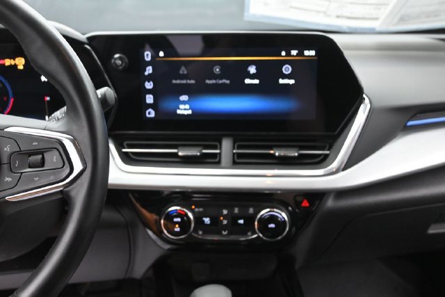 Used 2024 Chevrolet Trax LT w/ Sunroof Package FWD image 23