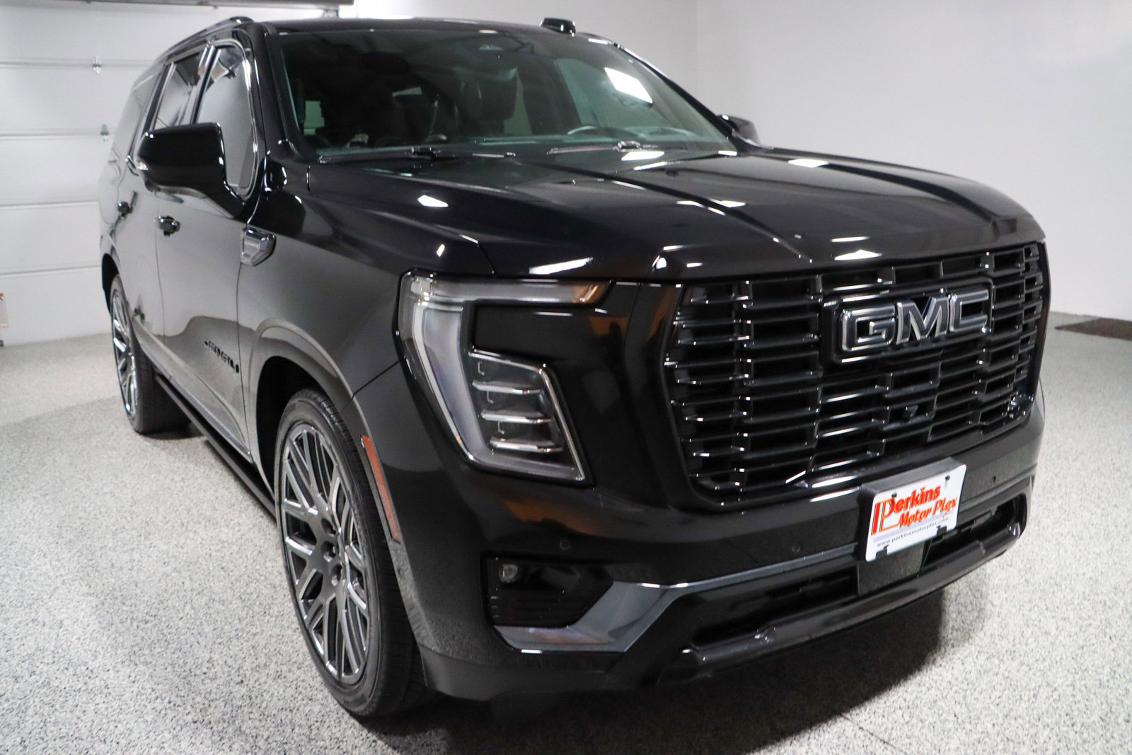 Used 2025 GMC Yukon Denali Ultimate AWD/4WD image 6