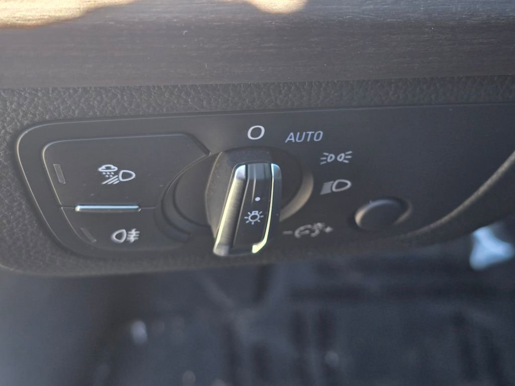 Used 2021 Audi Q5 e Premium w/ Convenience Package image 27