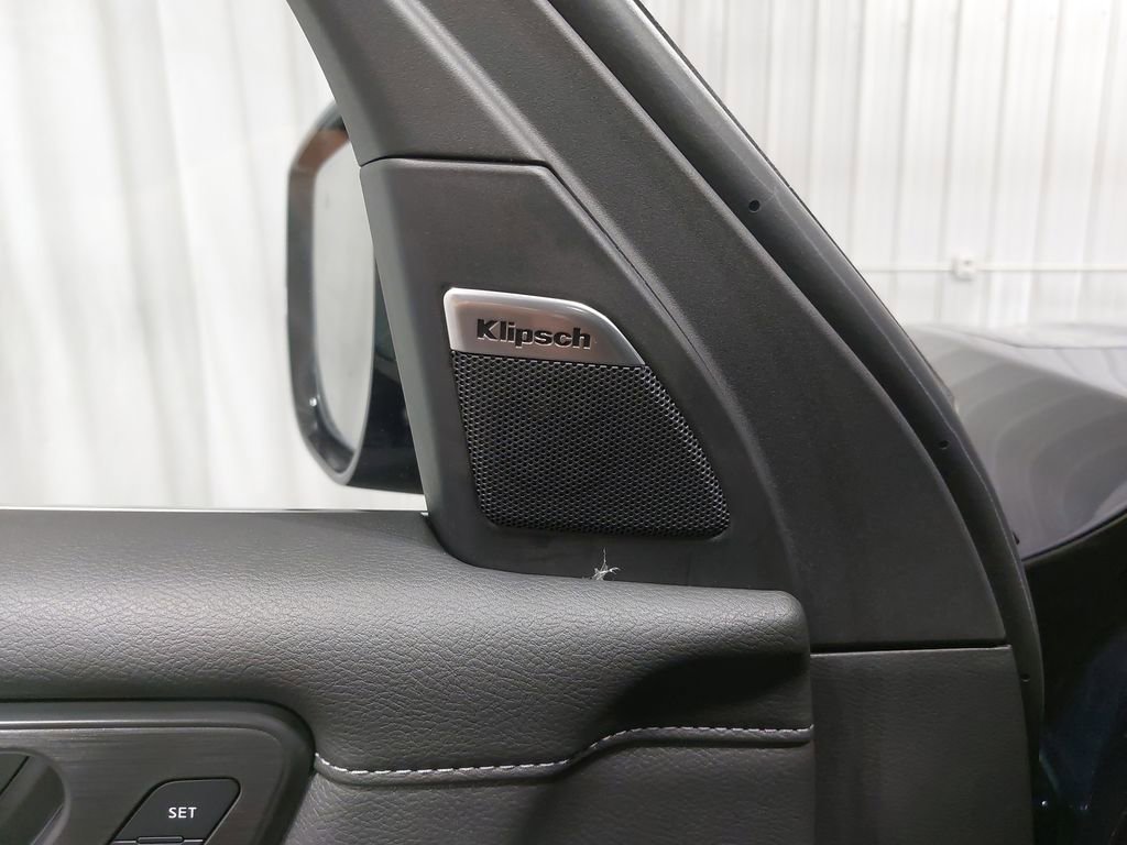 New 2025 Nissan Armada SL w/ Captain's Chari Seat Package image 31