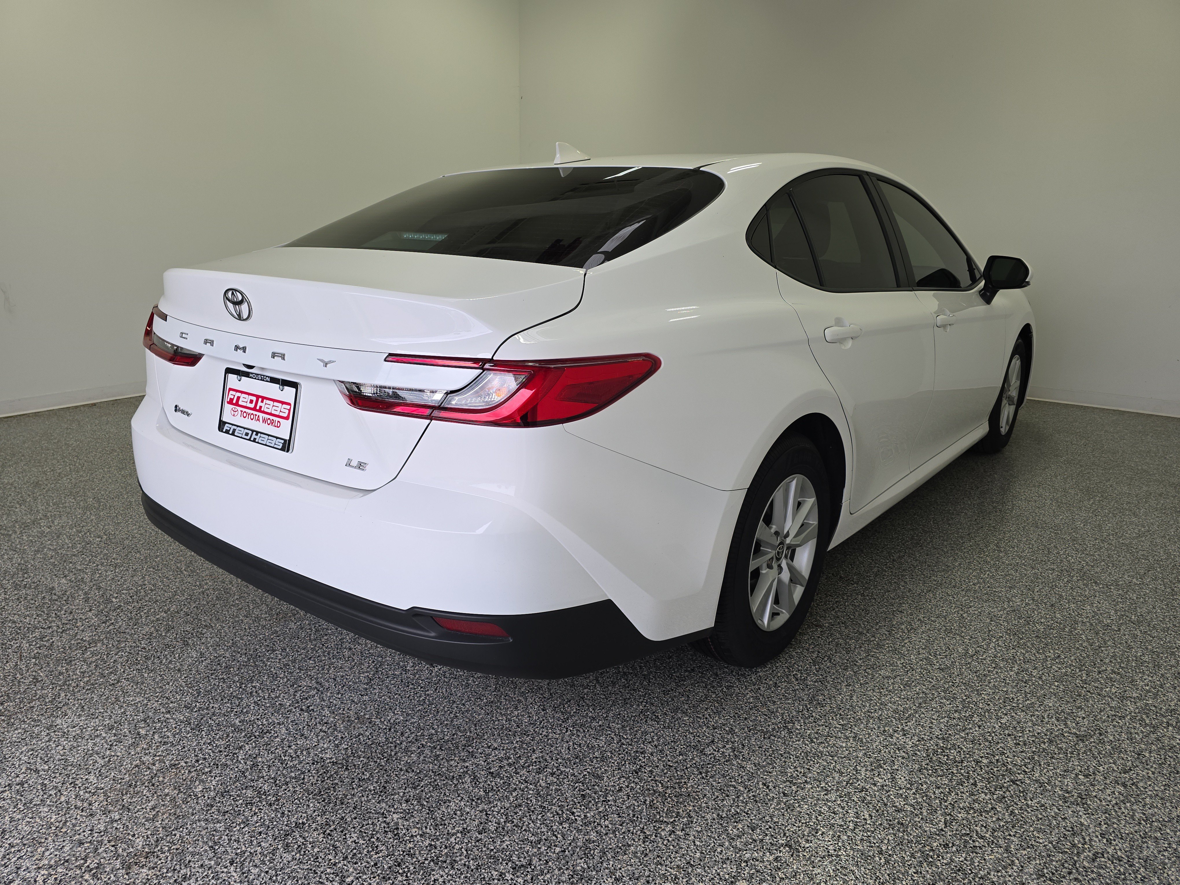 Used 2025 Toyota Camry LE FWD image 5