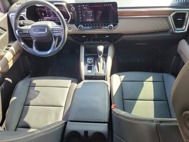 Used 2023 GMC Canyon Denali image 2