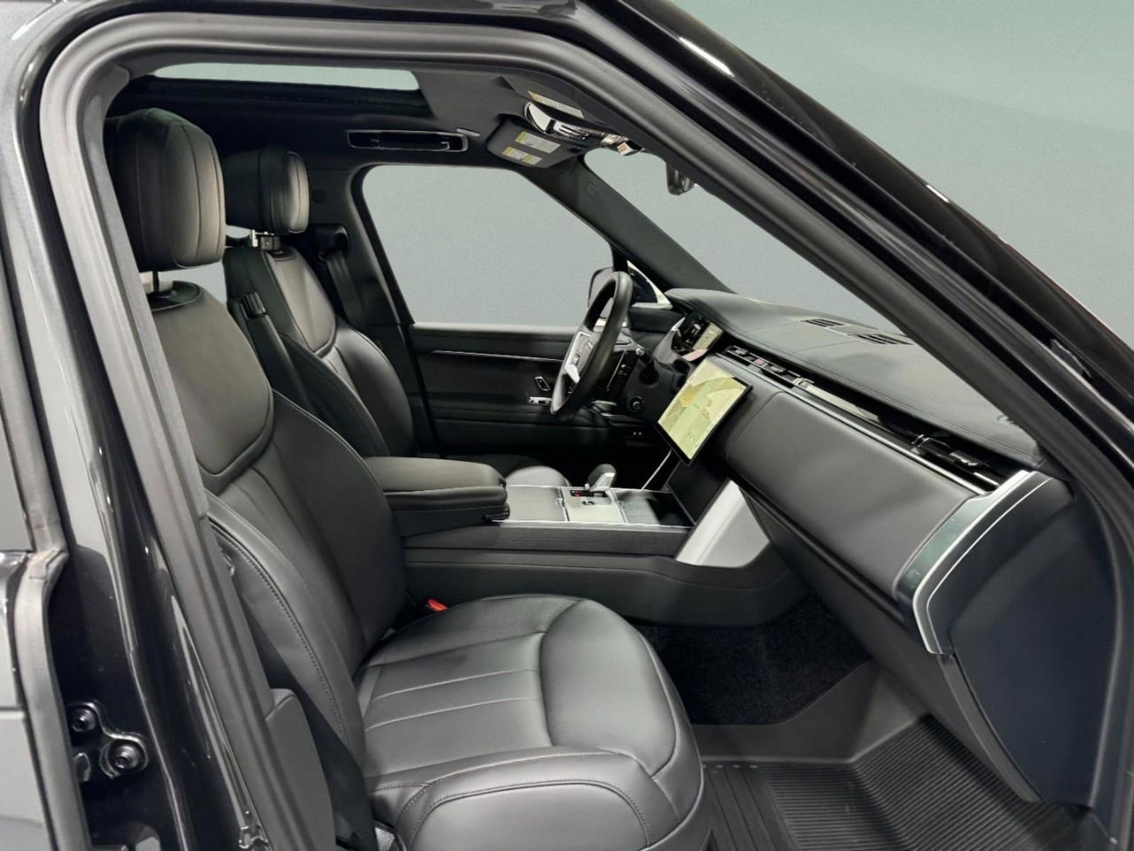 New 2026 Land Rover Range Rover Long Wheelbase SE image 18