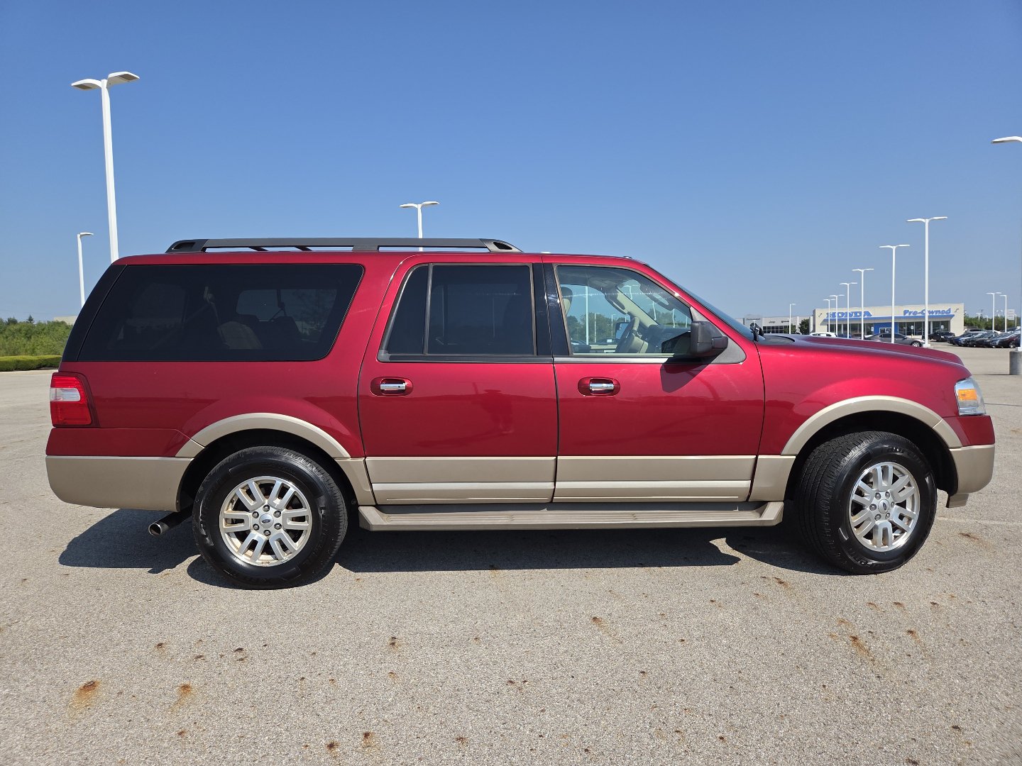 Used 2014 Ford Expedition EL XLT w/ Equipment Group 202A AWD/4WD image 16