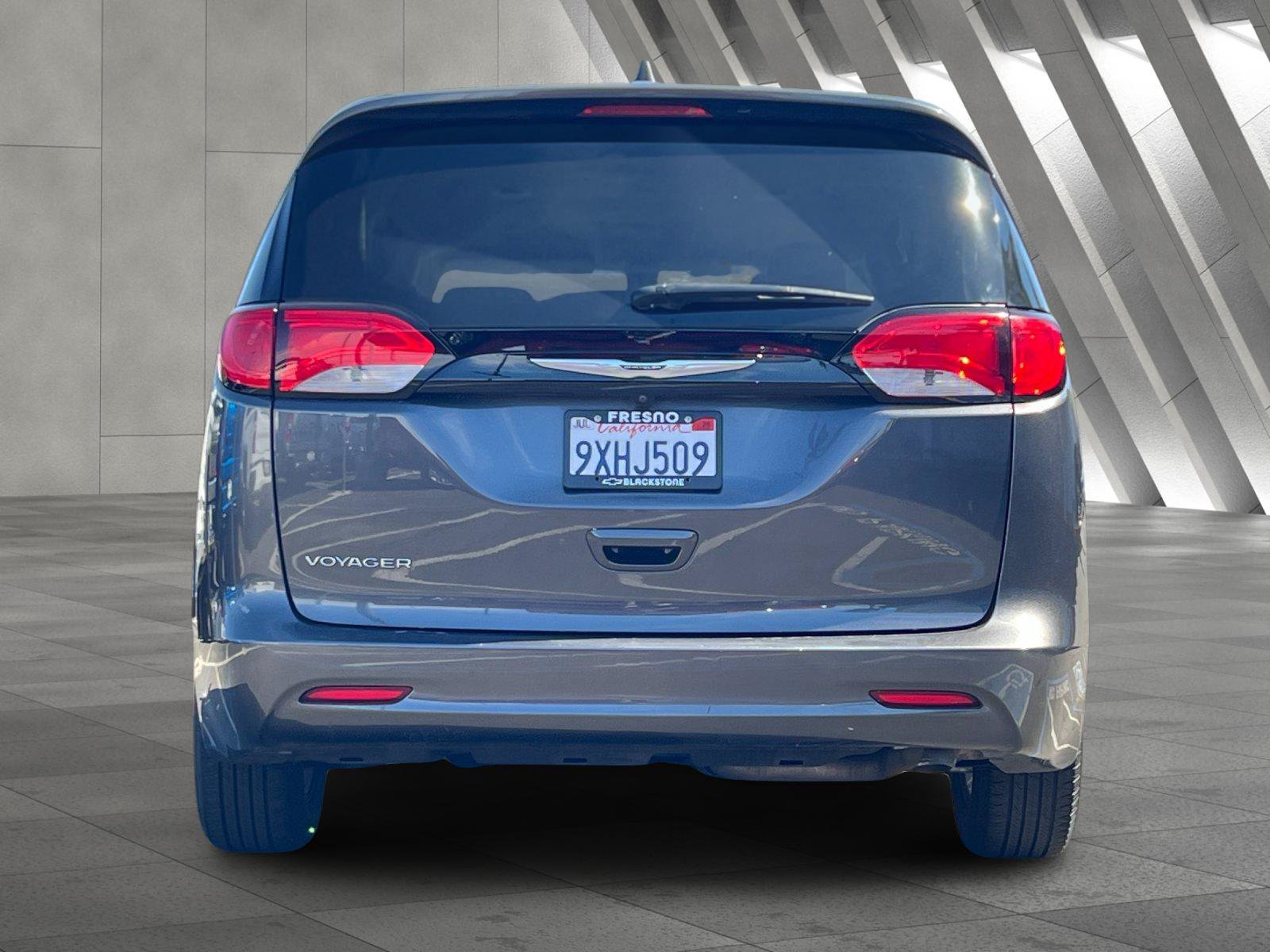 Used 2022 Chrysler Voyager LX FWD image 5
